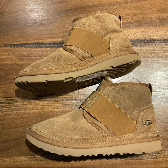 UGG Chestnut Suede Boots with Plush Lining - Picture 2 of 9